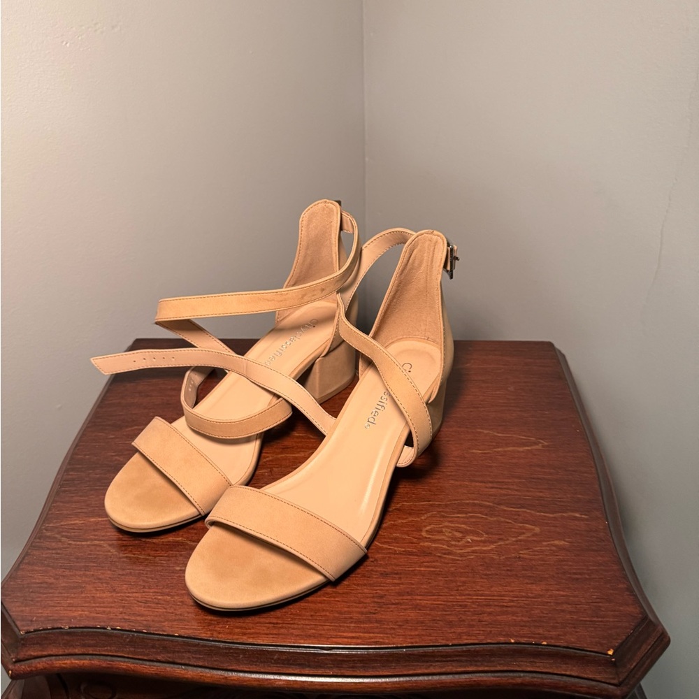 Neutral strap block heel 5 1/2